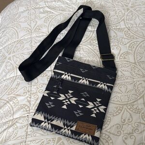 Dakine Black and White Geometric Messenger Shoulder Bag